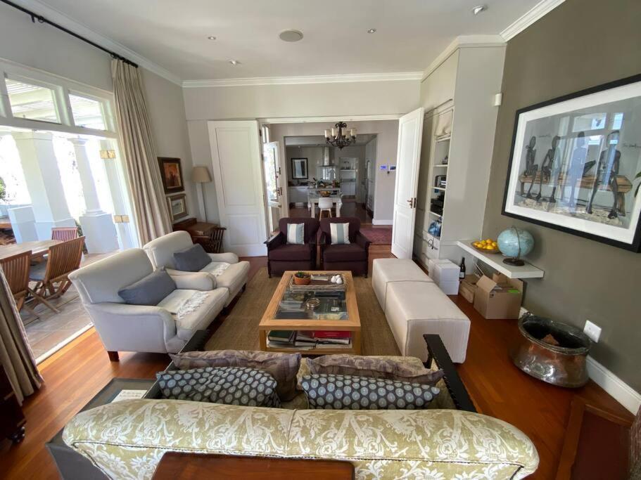 A Sunny Open-plan Family Home, Holiday home Cape Town
