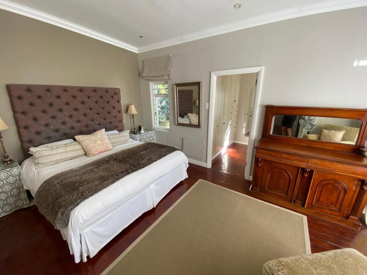 Holiday home A Sunny Open-plan Family Home, Cape Town