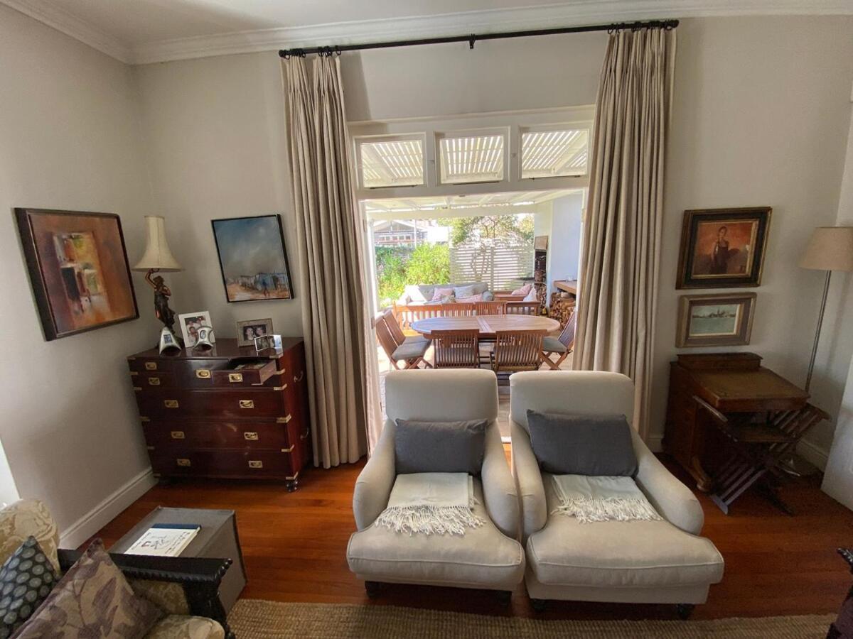 A Sunny Open-plan Family Home, Holiday home